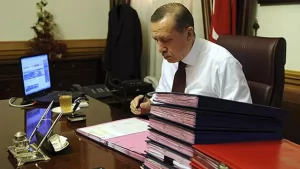 Görevden alıyor