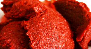 Şimdi de salçada