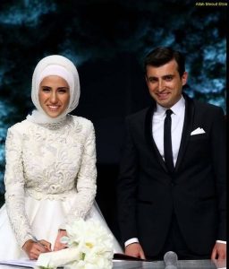 Selçuk yeni evlenmiştir